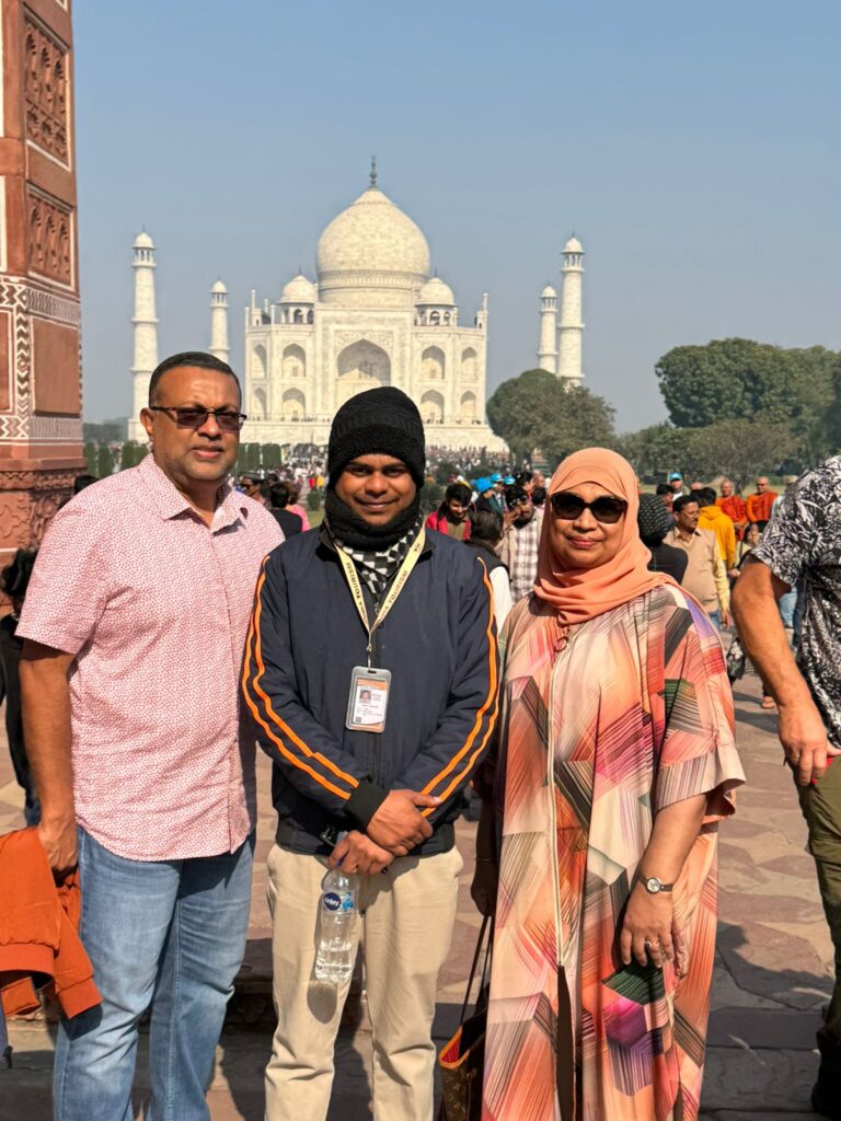 Taj Mahal tour guide 